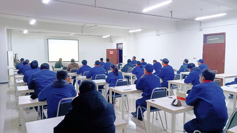 建造师培训网课的收费标准主要由以下几个方面构成：